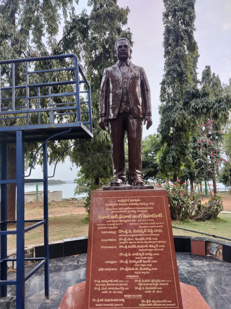 Ali Nawaz Jung Bahadur Statue